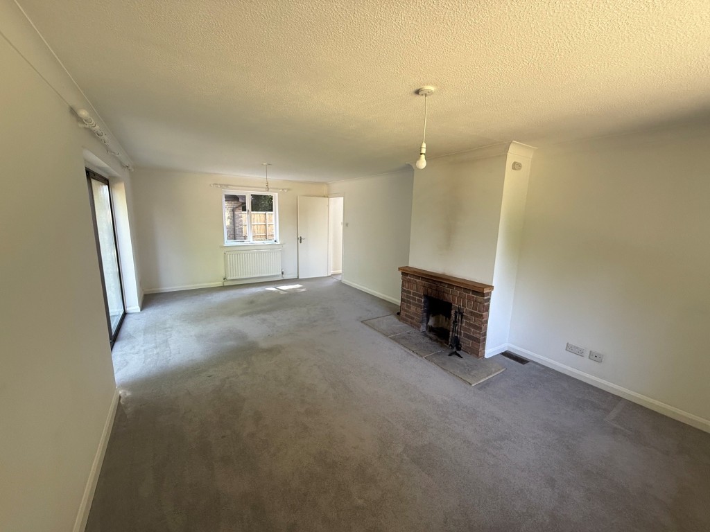 Lot: 66 - DETACHED THREE-BEDROOM HOUSE WITH SEPARATE GARAGING - Reverse angle of living room and fireplace